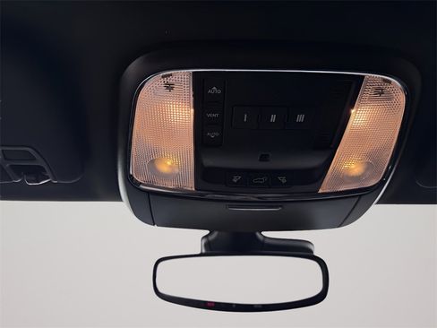 Used 2018 Dodge Durango R/T w/ Technology Group image 42