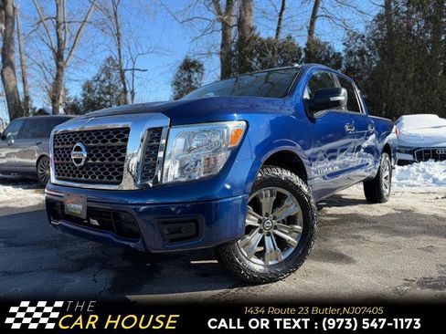 Used 2019 Nissan Titan SV w/ SV Convenience Package image 2