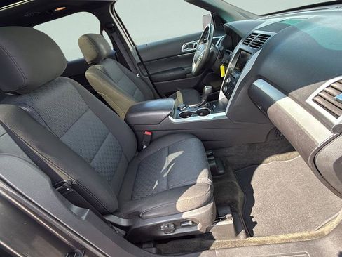 Used 2015 Ford Explorer XLT w/ Equipment Group 201A image 34