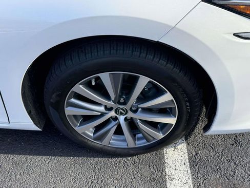 Used 2020 Lexus ES 300h w/ Premium Package image 7