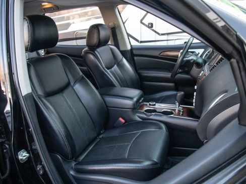 Used 2018 Nissan Pathfinder Platinum w/ Cargo Package image 18