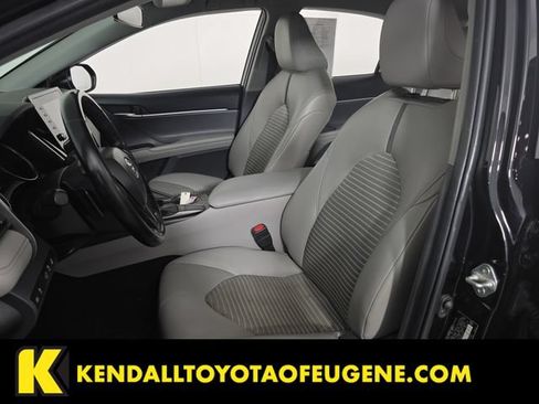 Used 2022 Toyota Camry SE w/ Cold Weather Package FWD image 16