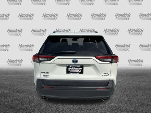 Used 2022 Toyota RAV4 XLE Premium AWD/4WD image 9
