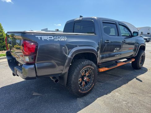 Used 2019 Toyota Tacoma TRD Sport AWD/4WD image 6