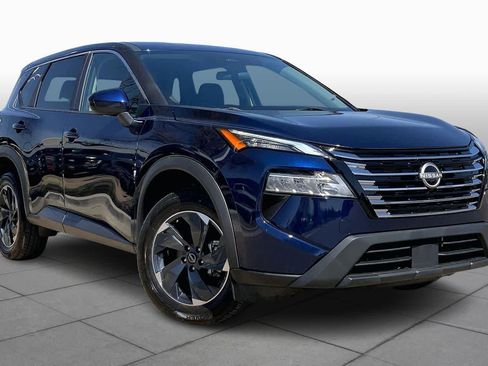 Used 2024 Nissan Rogue SV image 3