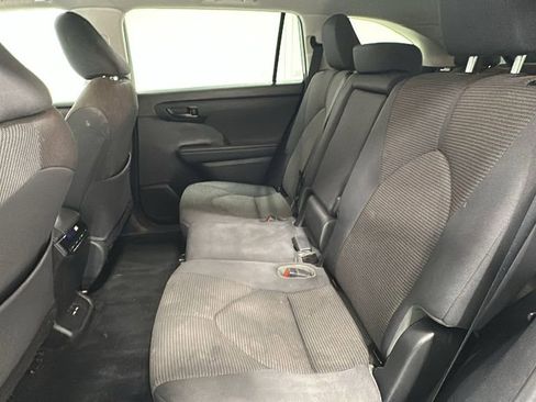 Used 2021 Toyota Highlander LE image 14