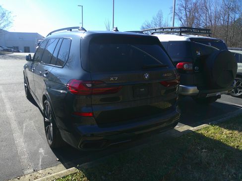 Used 2022 BMW X7 M50i w/ Dynamic Handling Package image 10