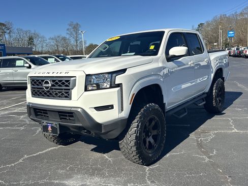 Used 2022 Nissan Frontier SV w/ Technology Package image 4