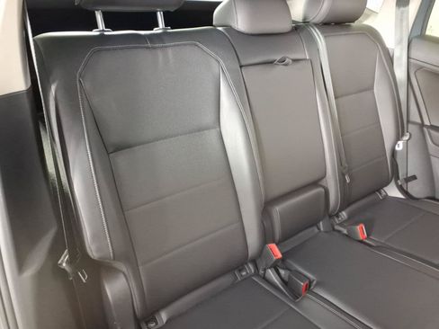 Used 2020 Volkswagen Tiguan SE w/ Panoramic Sunroof Package AWD/4WD image 12