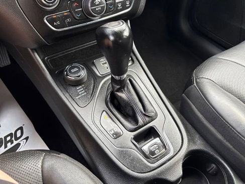 Used 2021 Jeep Cherokee Latitude Lux w/ Comfort/Convenience Group image 21