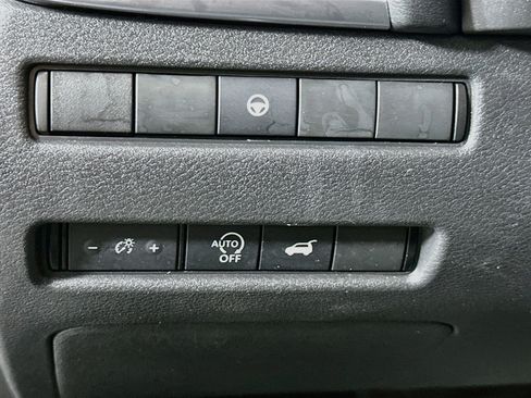 Used 2025 Nissan Rogue SV AWD/4WD image 17