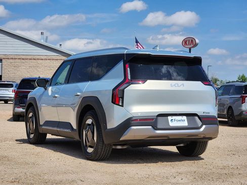 New 2026 Kia EV9 Wind AWD/4WD image 3