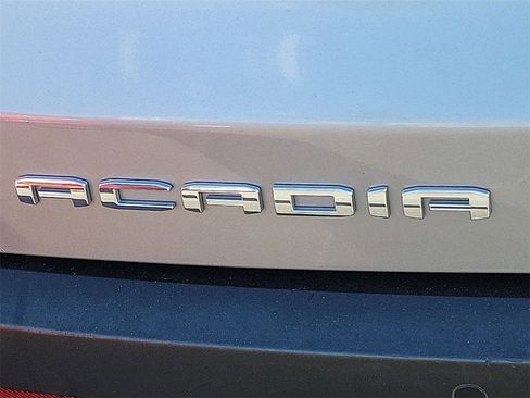 Used 2023 GMC Acadia SLT image 28