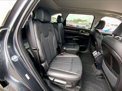 Used 2023 Kia Sorento SX AWD/4WD image 19