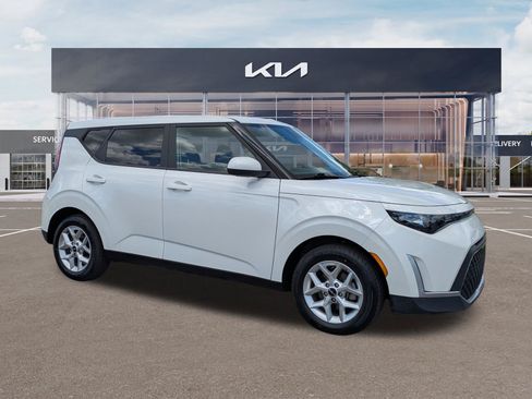 Certified 2024 Kia Soul LX w/ Option Group 015 FWD image 2