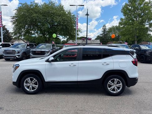 Certified 2024 GMC Terrain SLE w/ Driver Convenience Package FWD image 8