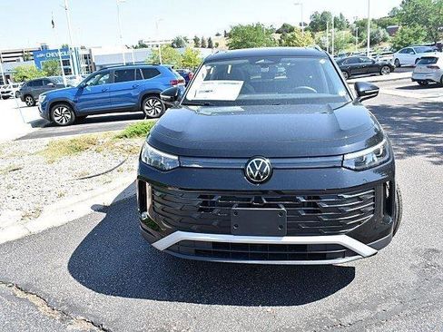 New 2025 Volkswagen Tiguan SE image 2
