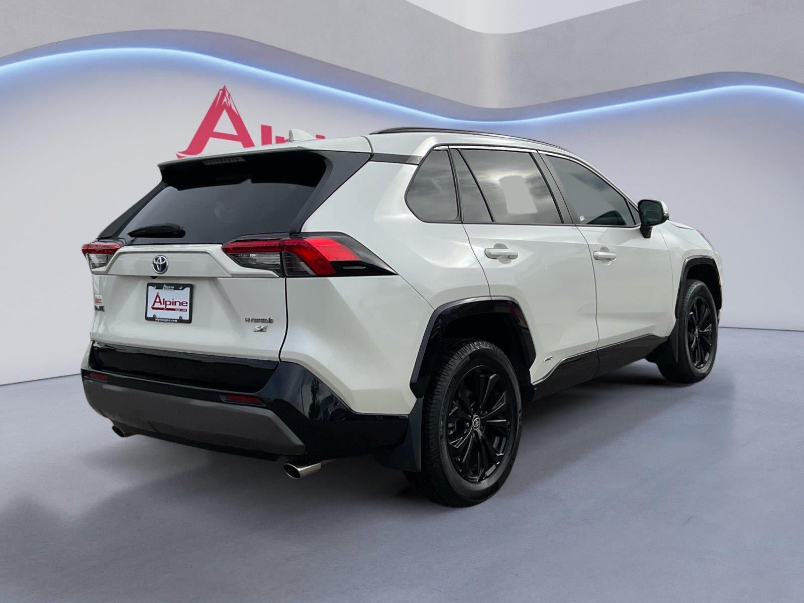 Used 2022 Toyota RAV4 SE w/ Convenience Package AWD/4WD image 5