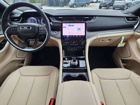 New 2025 Jeep Grand Cherokee Limited w/ Luxury Tech Group II image 9