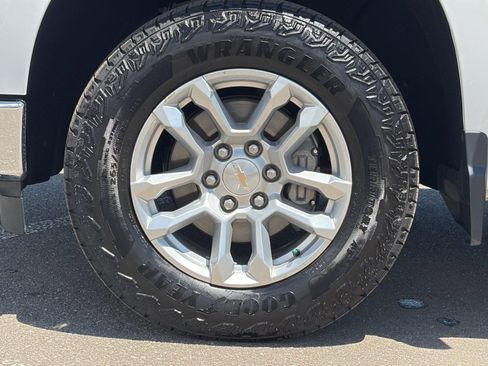 Used 2023 Chevrolet Silverado 1500 LT AWD/4WD image 12