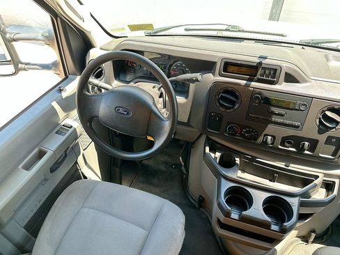 Used 2015 Ford E-450 and Econoline 450 Super Duty w/ Power Windows & Locks Group RWD image 9