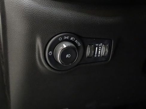 Used 2025 Jeep Compass Latitude AWD/4WD image 16