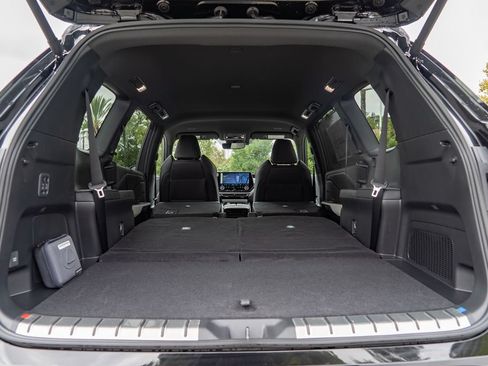 New 2026 Lexus TX 500h AWD image 11
