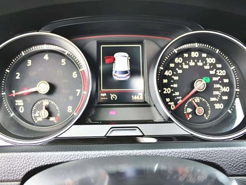 Used 2018 Volkswagen GTI SE image 16