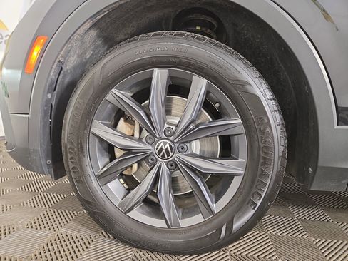 Used 2022 Volkswagen Tiguan SE image 31