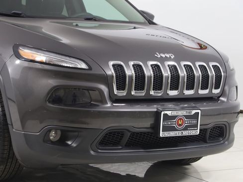 Used 2018 Jeep Cherokee Latitude Plus w/ Cold Weather Group image 35