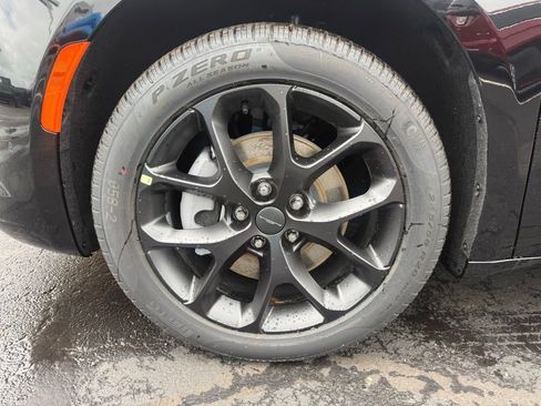 New 2027 Chrysler Pacifica Limited w/ S Appearance Package AWD/4WD image 9