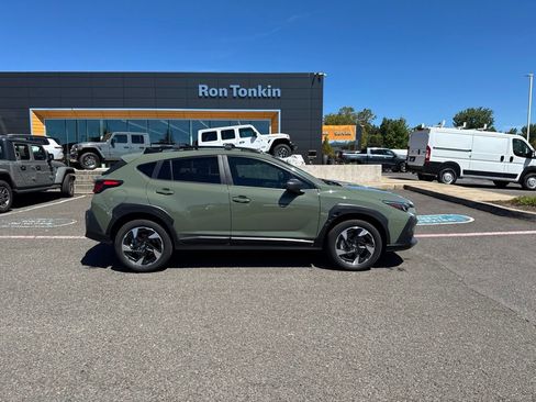 Used 2024 Subaru Crosstrek 2.5i Limited w/ Crosstrek Mirror Package AWD/4WD image 10