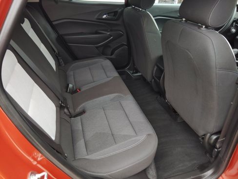 Used 2024 Chevrolet Trax LS w/ LS Convenience Package FWD image 28