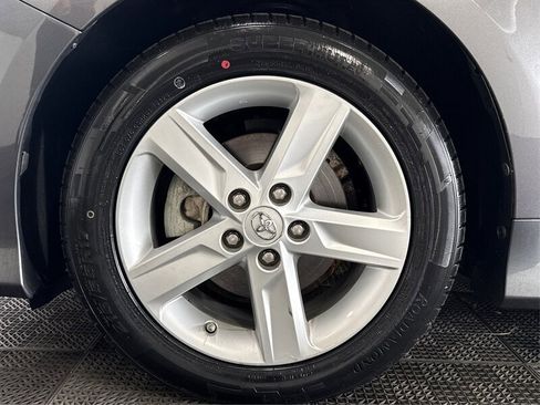 Used 2014 Toyota Camry SE w/ Moonroof Package FWD image 15