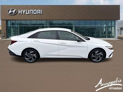 Certified 2025 Hyundai Elantra Sport image 6
