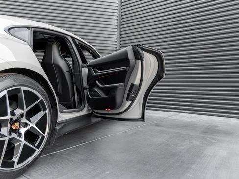 Certified 2025 Porsche Taycan AWD/4WD image 30