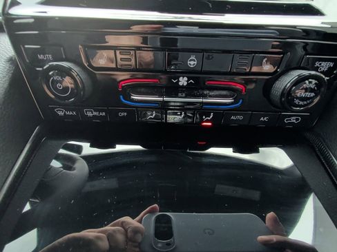 Certified 2025 Jeep Grand Cherokee Altitude image 24