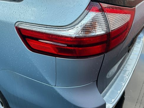 Used 2015 Toyota Sienna L image 6