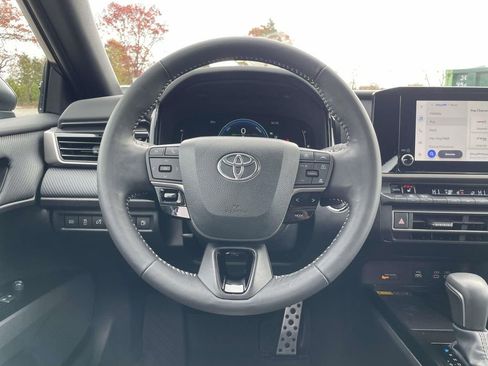 Used 2025 Toyota Camry SE image 19