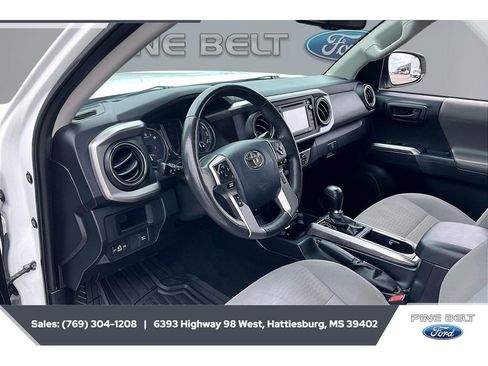 Used 2018 Toyota Tacoma SR5 RWD image 13