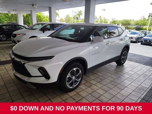 Used 2025 Chevrolet Blazer LT FWD image 1