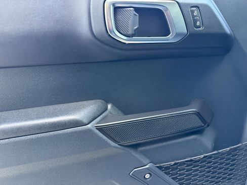 Used 2025 Ford Bronco Badlands image 12