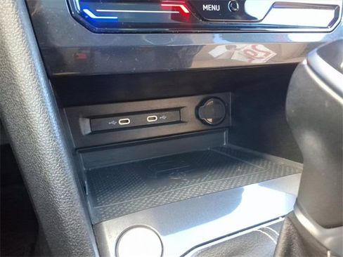 Used 2022 Volkswagen Tiguan SE image 20