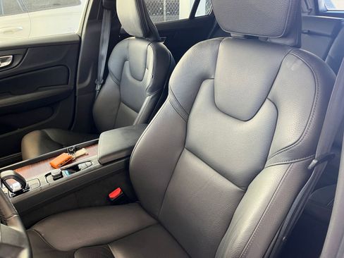 Used 2025 Volvo V60 B5 Cross Country Plus image 36