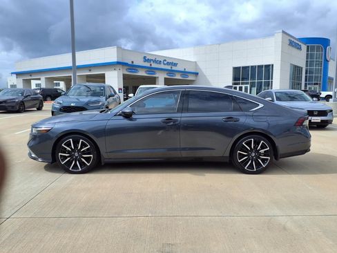 Used 2024 Honda Accord Touring image 3