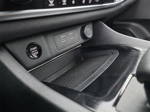 Used 2024 Nissan Rogue SV image 20