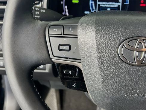 Used 2025 Toyota Camry SE image 16