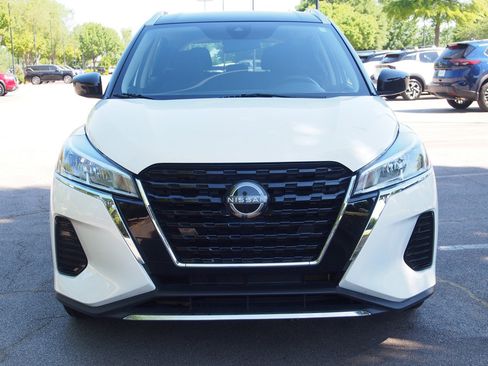 Used 2024 Nissan Kicks SV FWD image 2