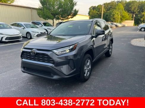 Used 2025 Toyota RAV4 XLE AWD/4WD image 38