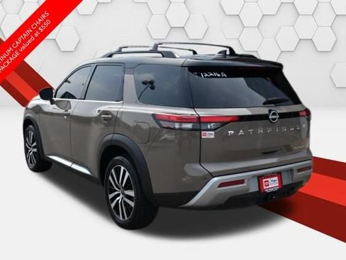 Used 2023 Nissan Pathfinder Platinum FWD image 3
